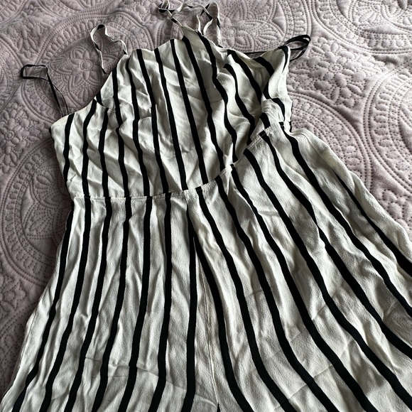 FOREVER 21 sleeveless jumpsuit - Picture 2 of 3